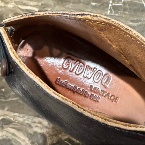 Cydwoq Skate Leather Kitten Heels - Picture 13 of 15